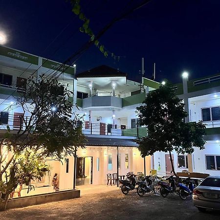 The 99 Inn Hotel Пакчонг Экстерьер фото
