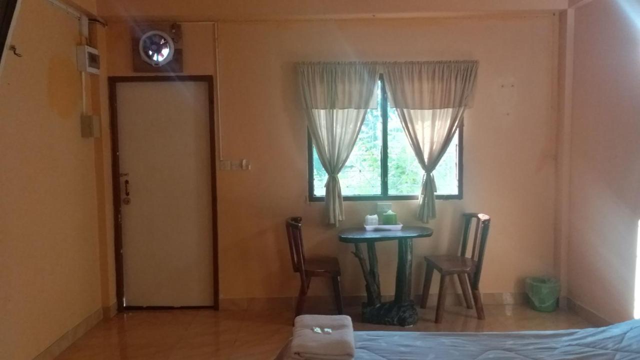 The 99 Inn Hotel Пакчонг Экстерьер фото