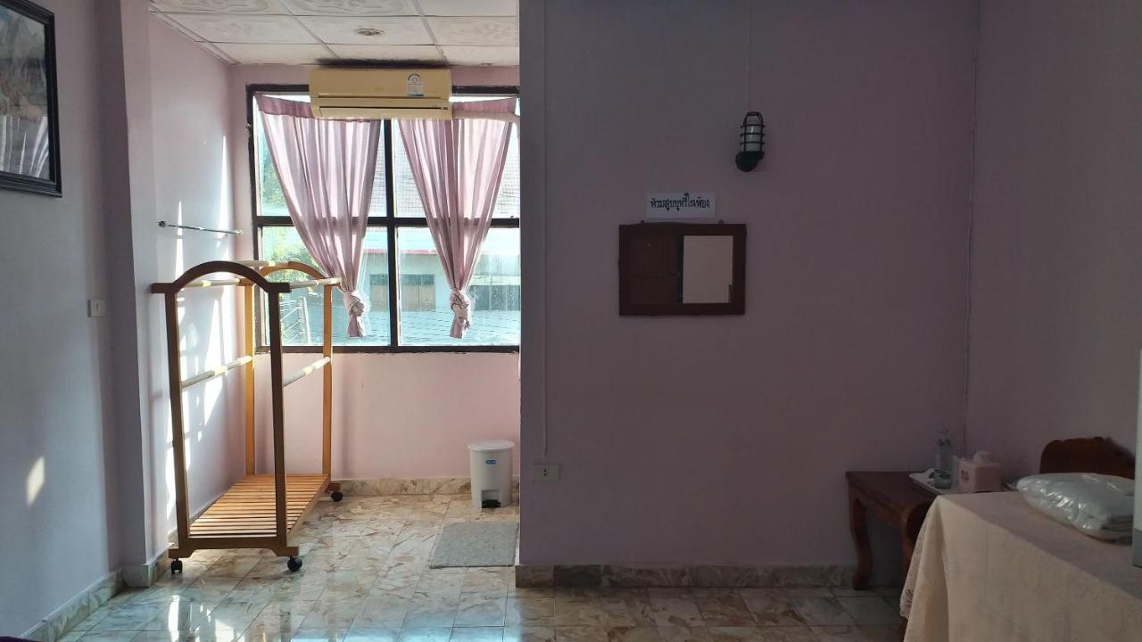The 99 Inn Hotel Пакчонг Экстерьер фото