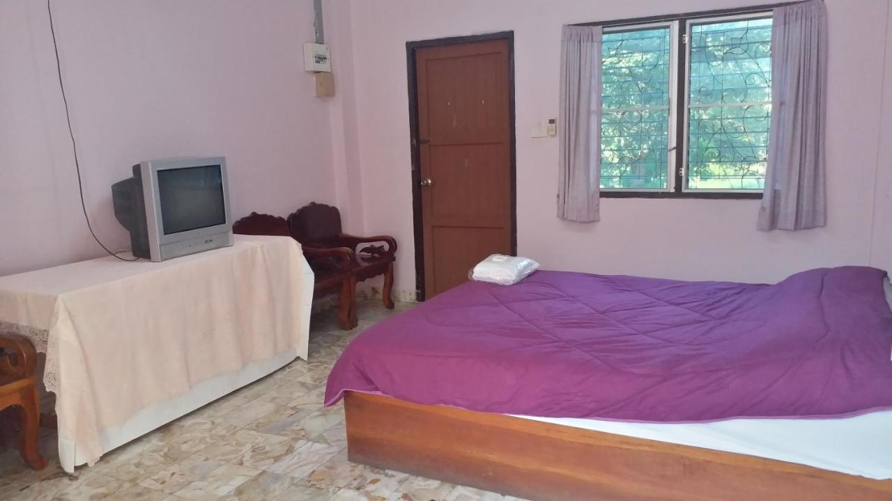 The 99 Inn Hotel Пакчонг Экстерьер фото