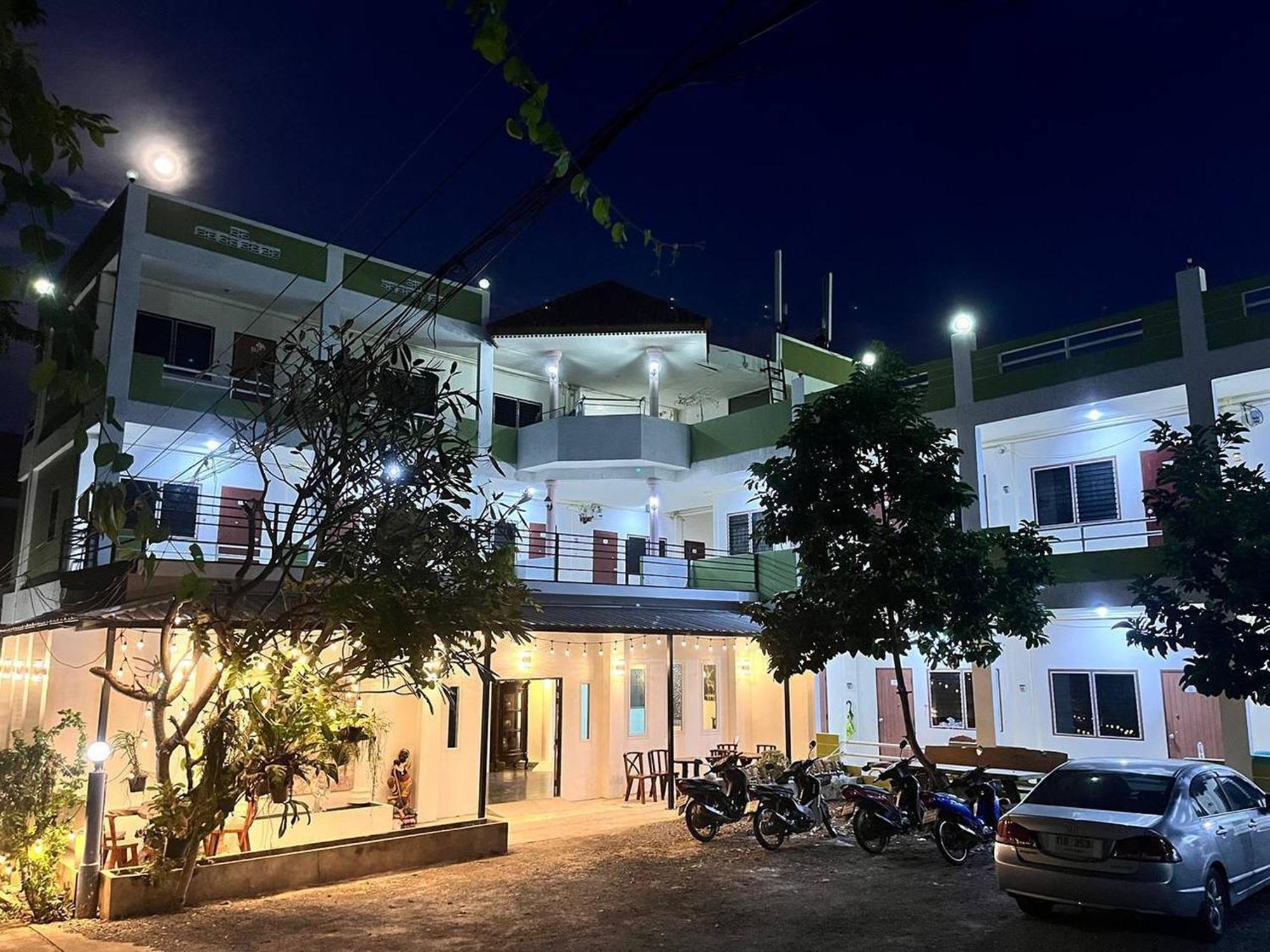 The 99 Inn Hotel Пакчонг Экстерьер фото